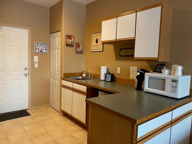 غرفة قياسية مطلّة علي البحر مزوَّدة بشُرفة, The Waterfront At Potlatch