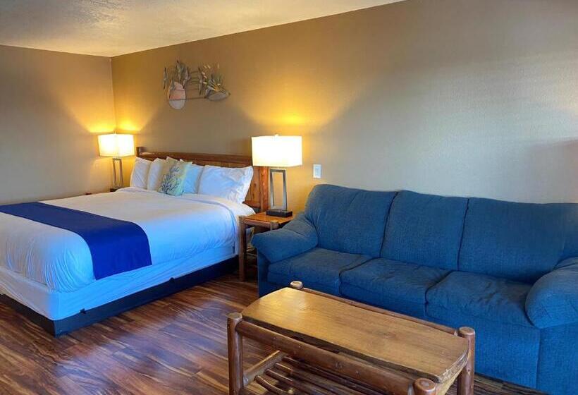 جناح مزوَّد بشرفة, The Waterfront At Potlatch