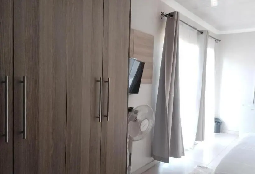 デラックスルーム, Tokelo Guesthouse Emalahleni