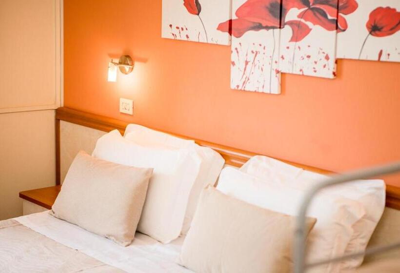 غرفة ديلوكس, Unique