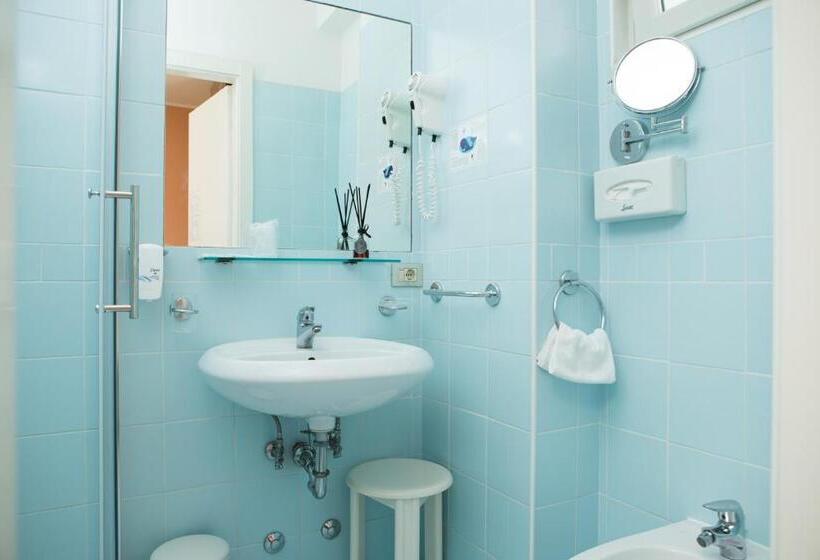 غرفة ديلوكس, Unique