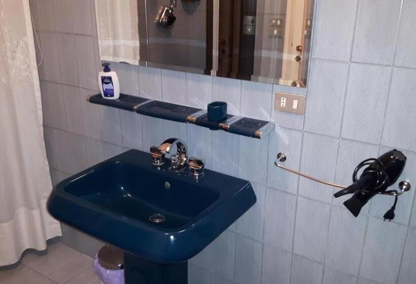 اتاق لوکس یک تخته, I 13 Cavalieri Guest House