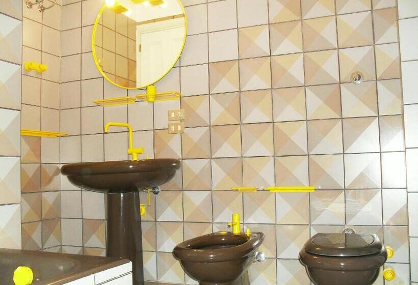 اتاق ساده سه نفره, I 13 Cavalieri Guest House