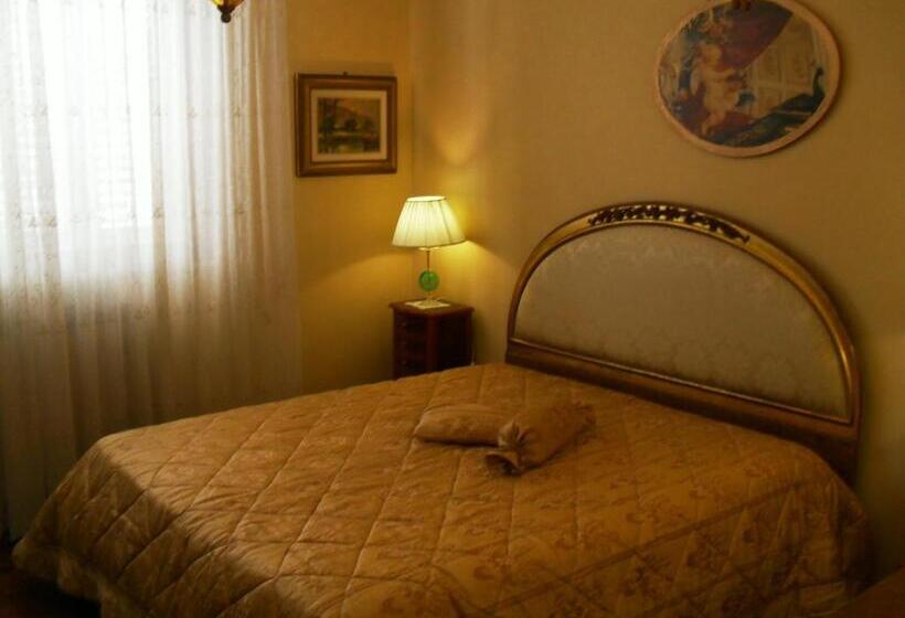 اتاق ساده سه نفره, I 13 Cavalieri Guest House