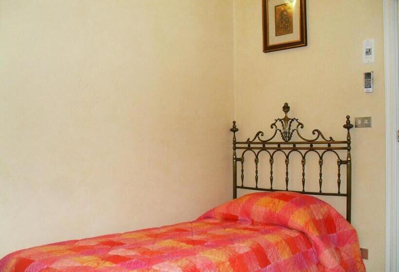 اتاق لوکس یک تخته, I 13 Cavalieri Guest House