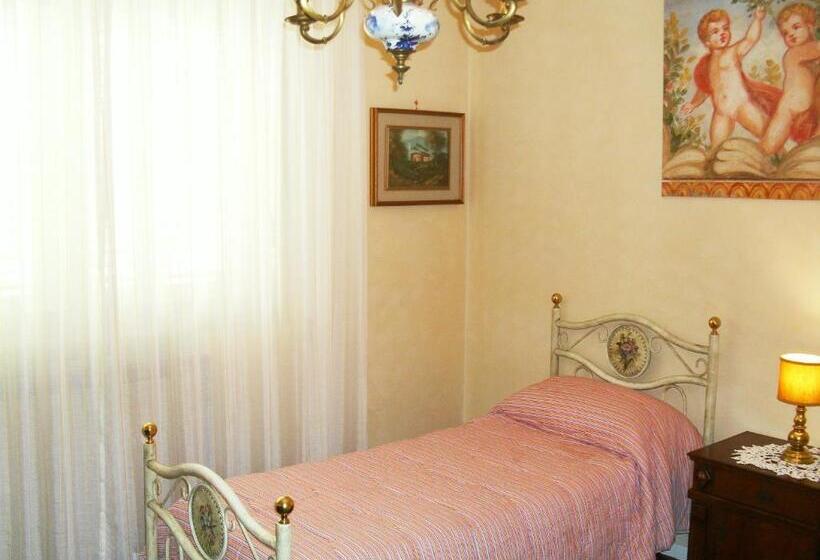 اتاق ساده سه نفره, I 13 Cavalieri Guest House