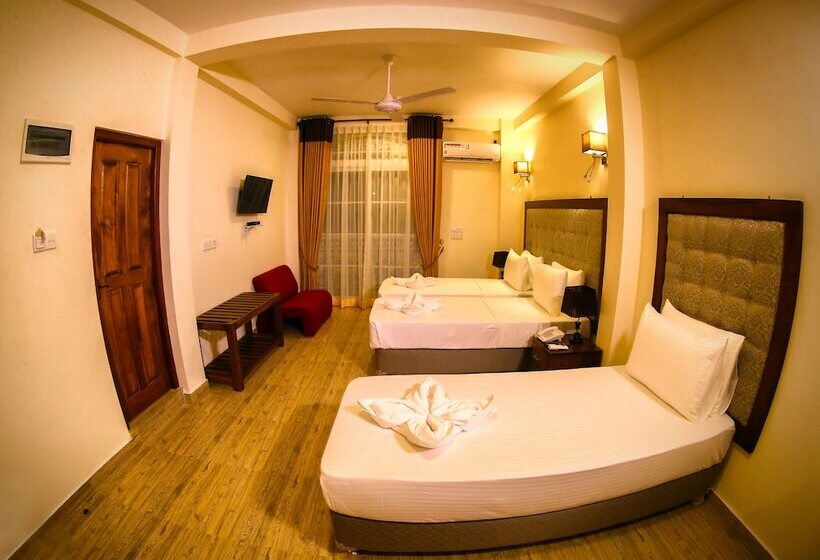 Cameră Triplă Deluxe, Vendol Maliga Edge