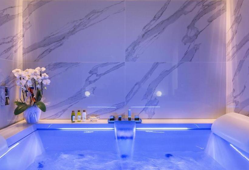 اتاق سوپریور با وان آب گرم, Palazzo Cini Luxury Rooms In Pisa