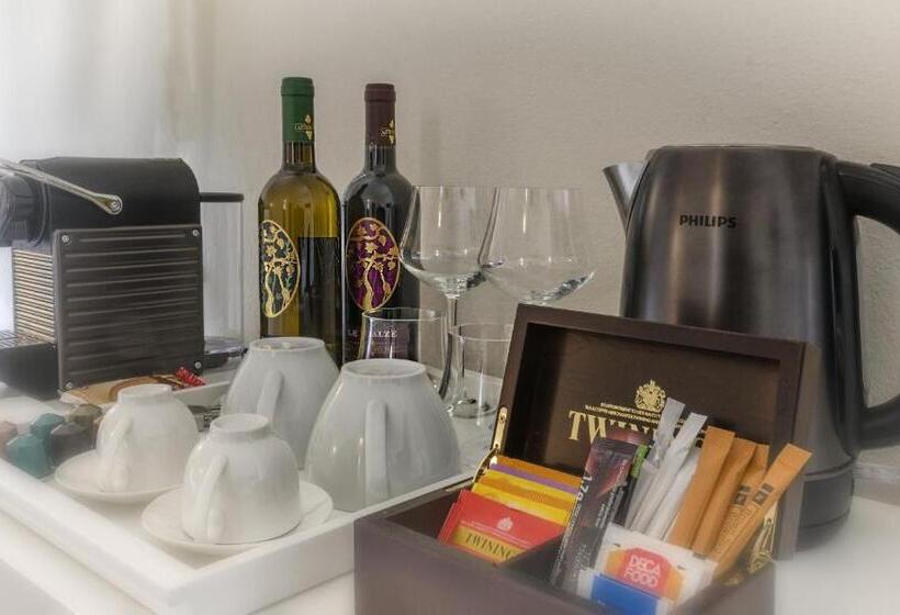 اتاق سوپریور با وان آب گرم, Palazzo Cini Luxury Rooms In Pisa