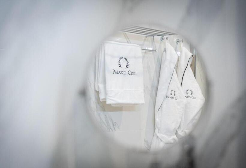 اتاق سوپریور با وان آب گرم, Palazzo Cini Luxury Rooms In Pisa