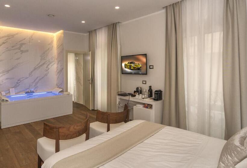 اتاق سوپریور با وان آب گرم, Palazzo Cini Luxury Rooms In Pisa