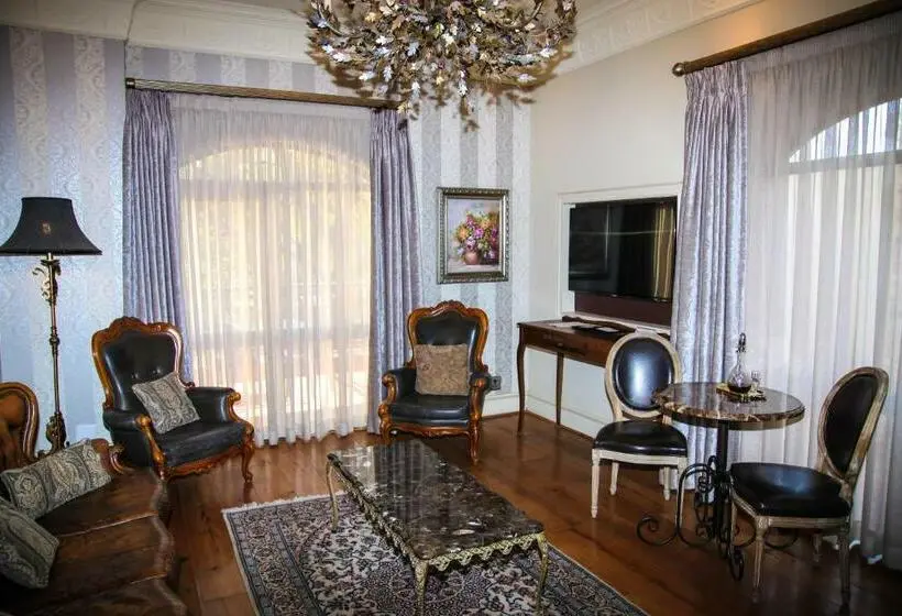 スイート, Three Rivers Lodge And Villas