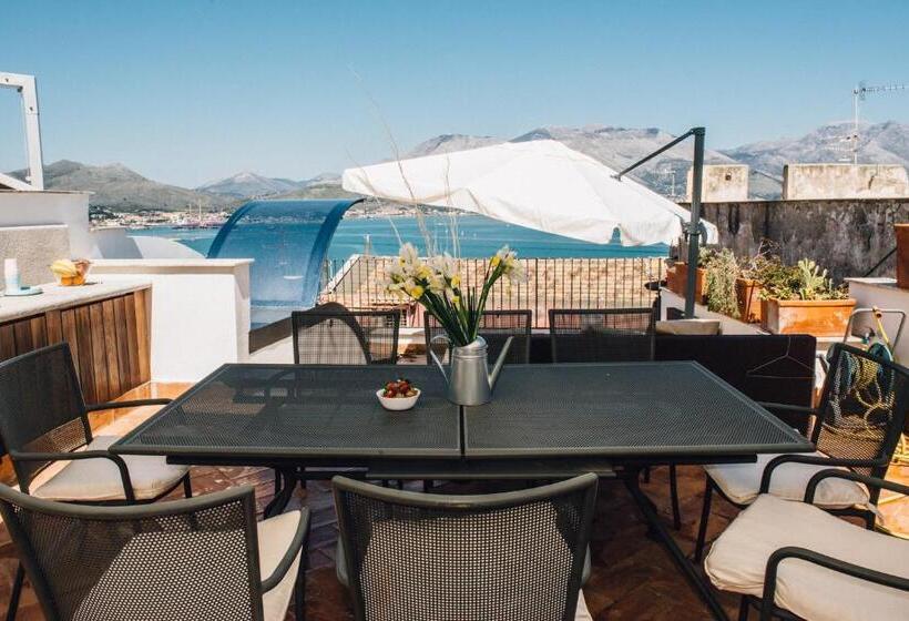 חדר דחוקס עם מיטת קינג, In Vacanza A Gaeta   B&b L Elica