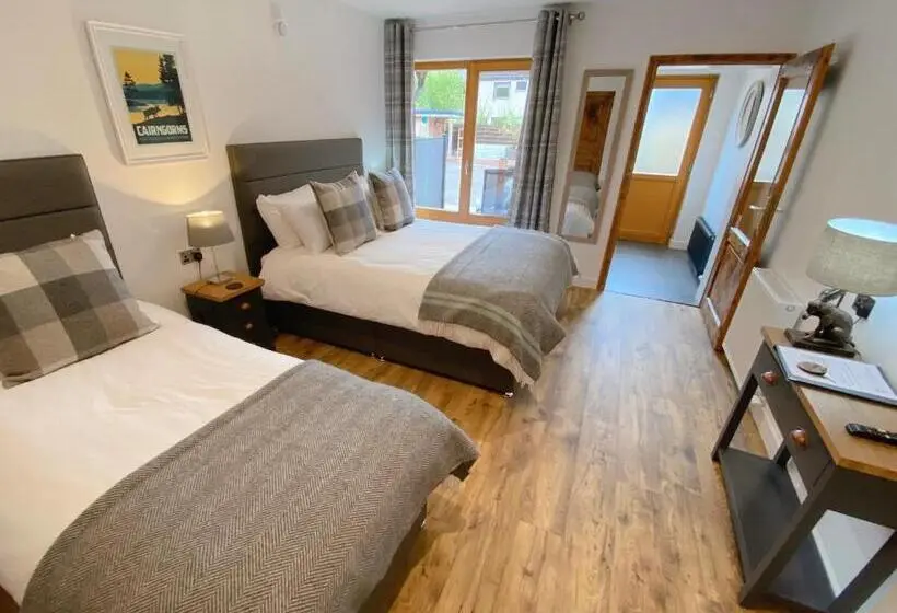 Perhehuone, Ravenscraig Guest House