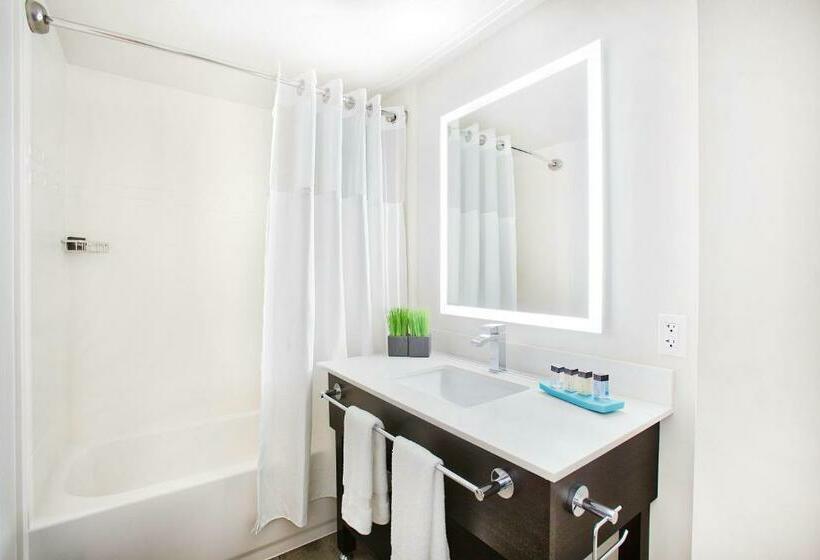 חדר דחוקס עם מיטת קינג, Interurban Seattle Airport Seatac