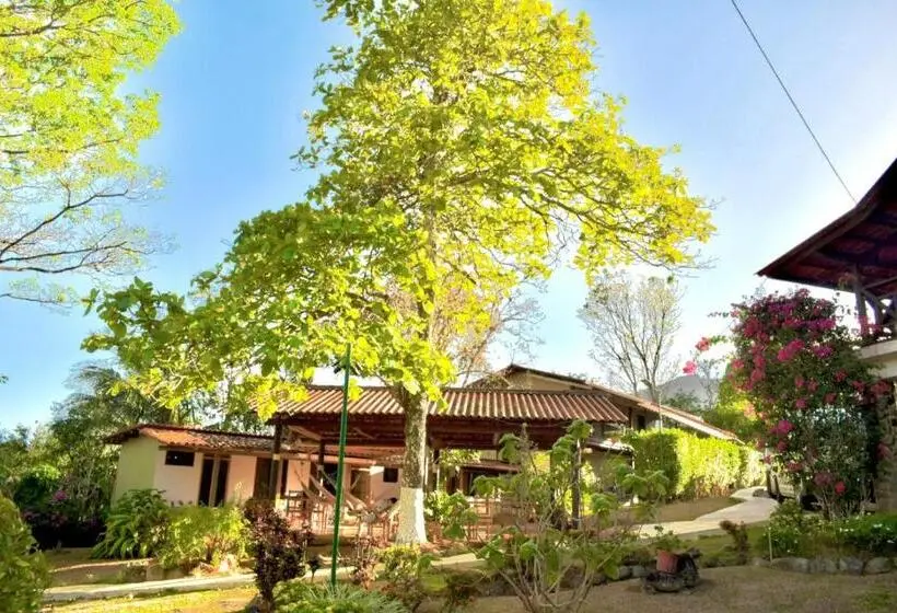 ルームシェアのワンベッド, La Qhia Eco Retreat