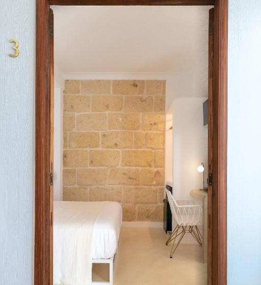 スーペリアールーム, Llonga S 11th Youth Hostel