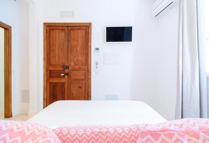 スーペリアールーム, Llonga S 11th Youth Hostel