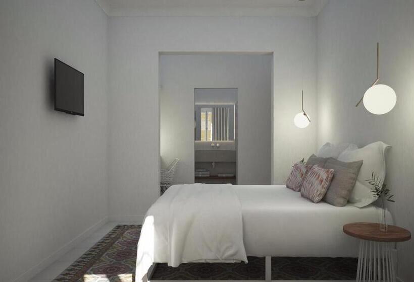 スーペリアースイート, Llonga S 11th Youth Hostel