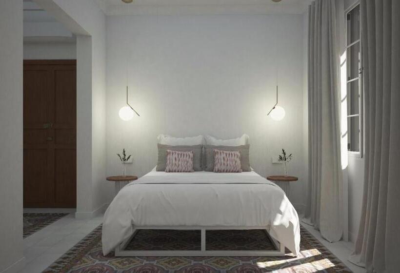 スーペリアースイート, Llonga S 11th Youth Hostel