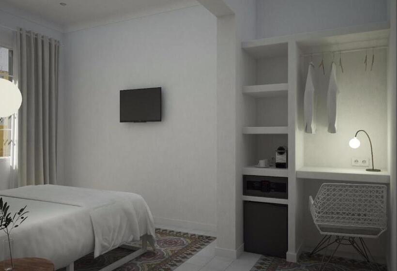 スーペリアースイート, Llonga S 11th Youth Hostel