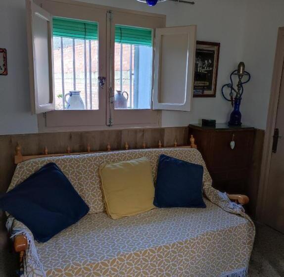 דירת שני חדרים, Casa Albano