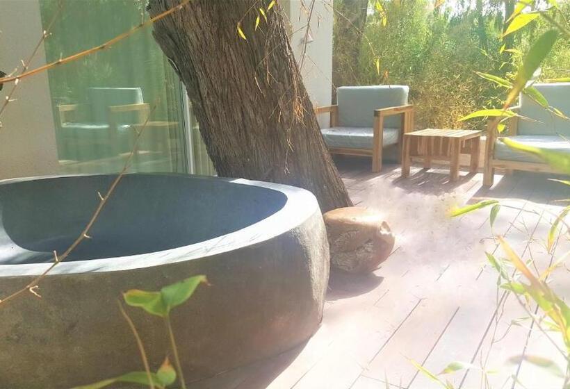 ガーデンビューデラックスルーム, Botaniq Hotel Boutique