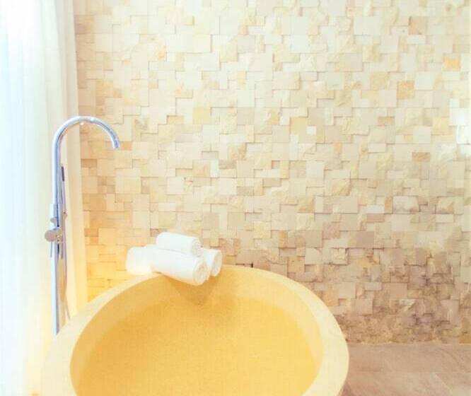 庭の見えるジュニアスイート, Botaniq Hotel Boutique