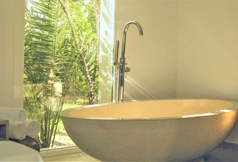 庭の見えるジュニアスイート, Botaniq Hotel Boutique