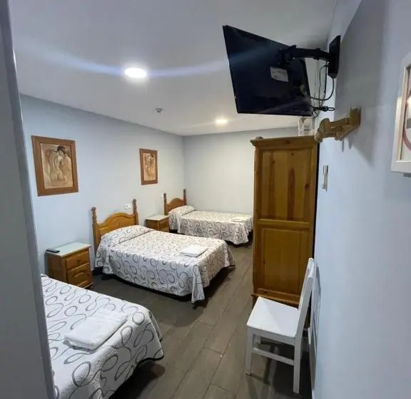 スタンダードトリプルルーム, Hostal Tres Hermanos