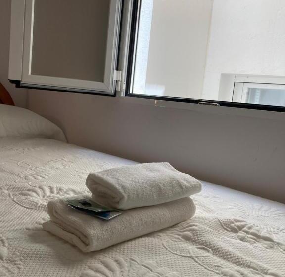 싱글 기본룸, Hostal Restaurante Playa Azul