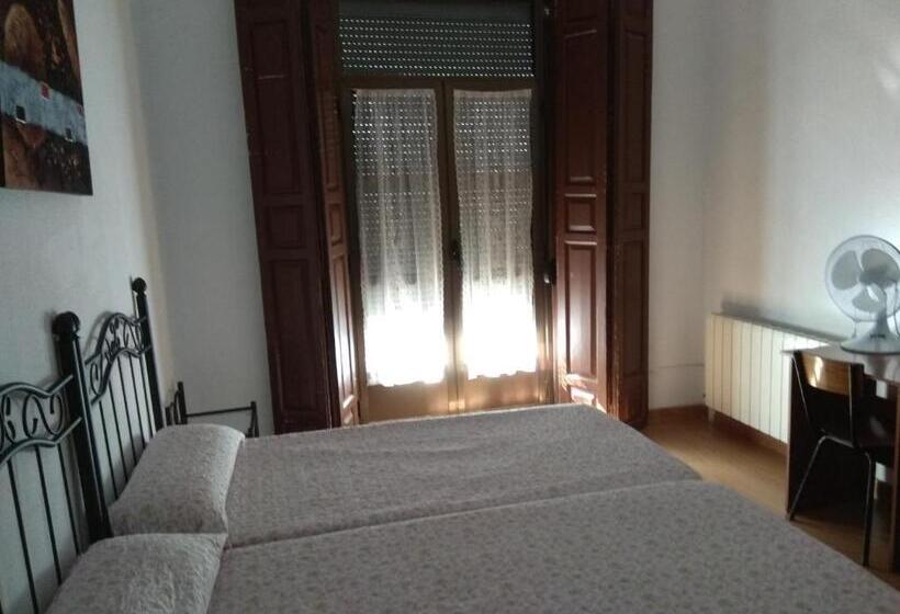 اتاق استاندارد با سرویس بهداشتی مشترک, Pension Carretero