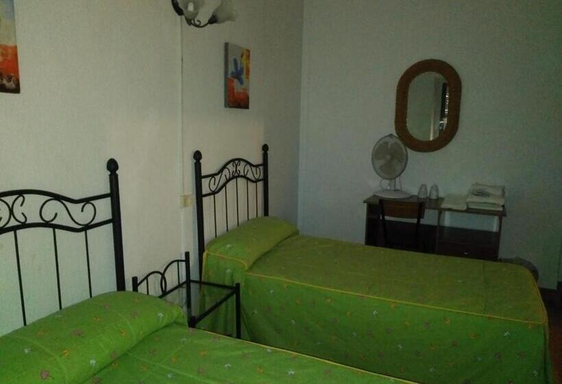 اتاق استاندارد با سرویس بهداشتی مشترک, Pension Carretero