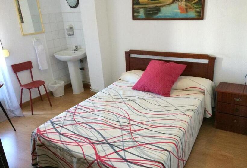 اتاق استاندارد با سرویس بهداشتی مشترک, Pension Carretero