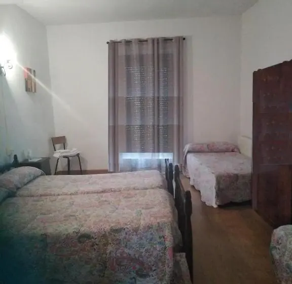 اتاق خانوادگی با سرویس بهداشتی مشترک, Pension Carretero