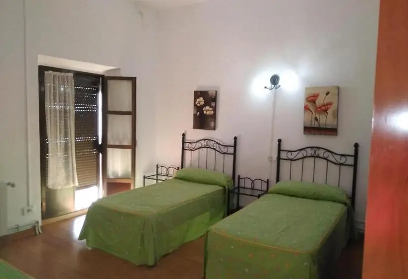اتاق استاندارد سه نفره, Pension Carretero