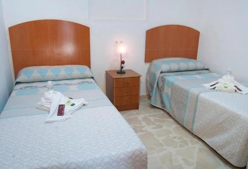 سوییت جونیور لوکس, Hostal Batato