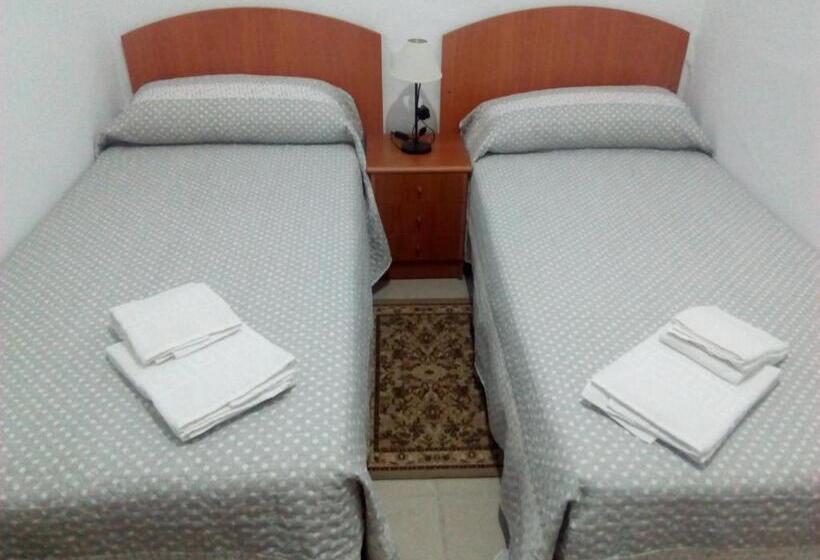 デラックスジュニアスイート, Hostal Batato