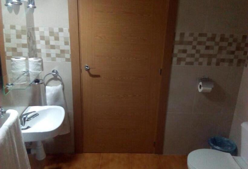 身障者適用キングサイズベッドルーム, Hostal Batato