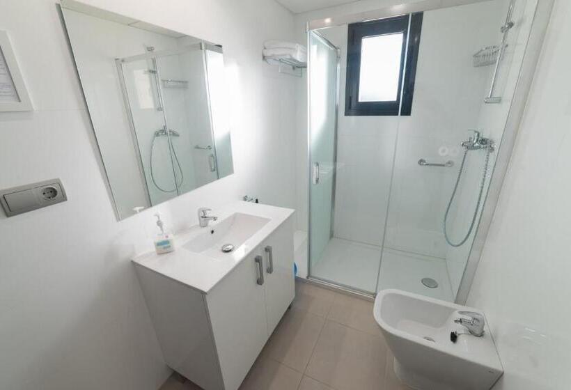 آپارتمان 2 خوابه, Miguel Sanchez