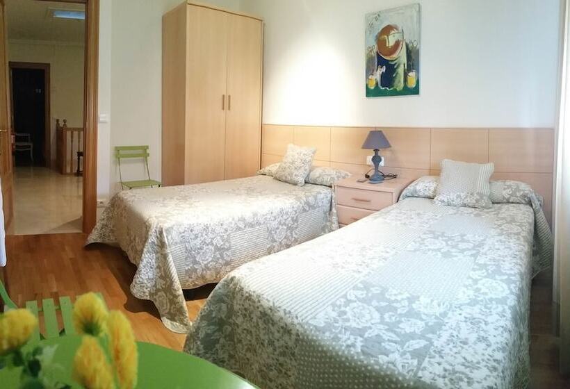 اتاق استاندارد با سرویس بهداشتی مشترک, Pension Ostadar