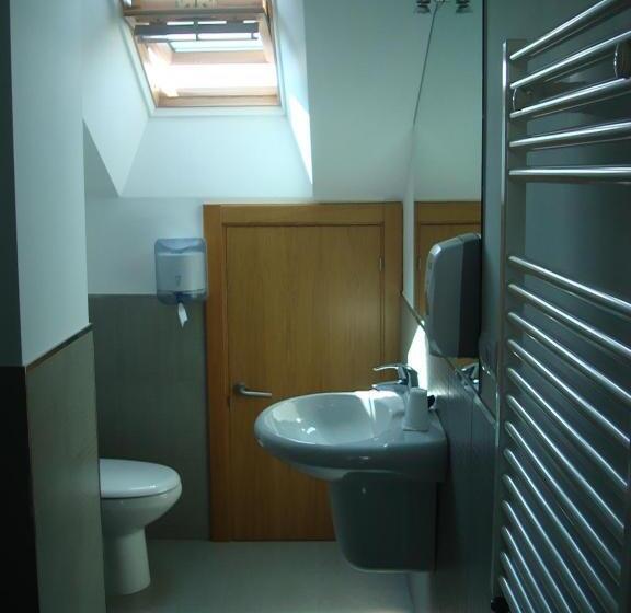 غرفة قياسية ثلاثية مزودة بشرفة, Pensión A Solaina