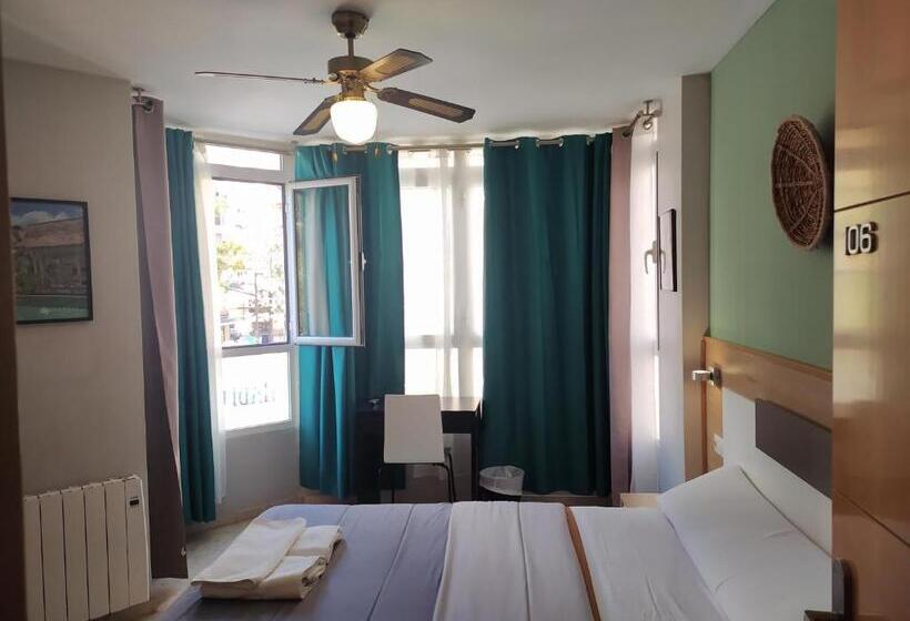 اتاق استاندارد با سرویس بهداشتی مشترک, Habitaciones Barra89