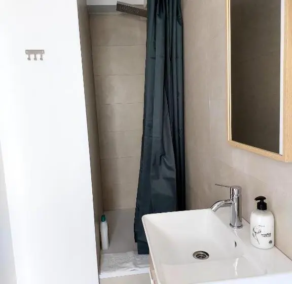 اتاق استاندارد سه نفره, Habitaciones Barra89