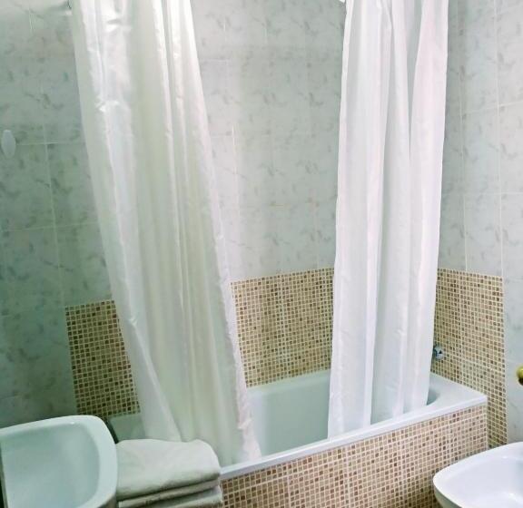 اتاق استاندارد یک نفره, Hostal Buena Vista