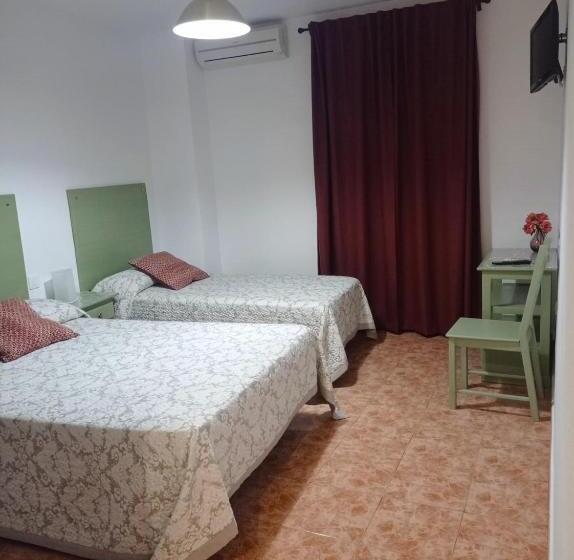 اتاق استاندارد سه نفره, Hostal Buena Vista
