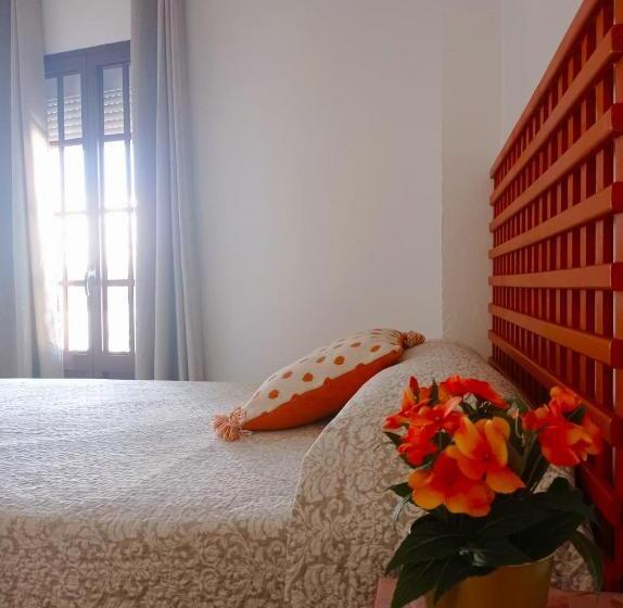 اتاق استاندارد سه نفره, Hostal Buena Vista