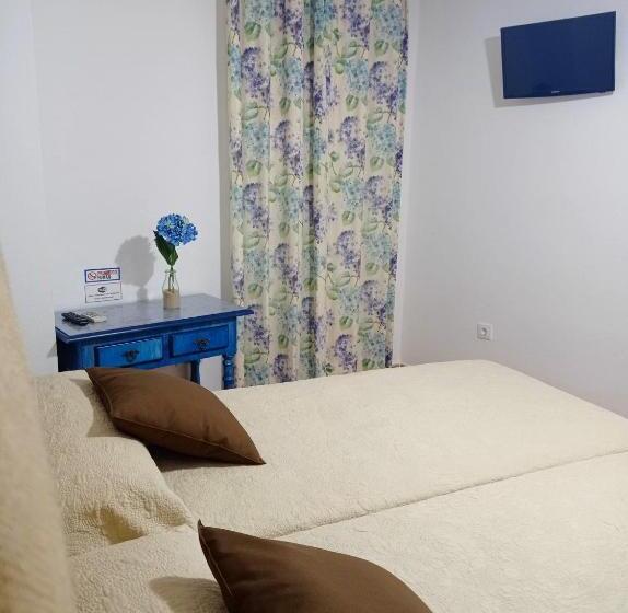 اتاق استاندارد سه نفره, Hostal Buena Vista