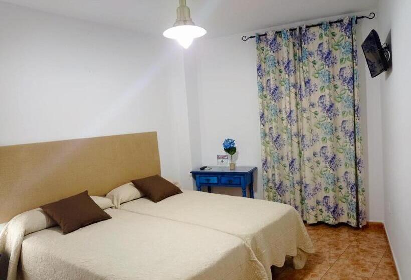 اتاق استاندارد سه نفره, Hostal Buena Vista