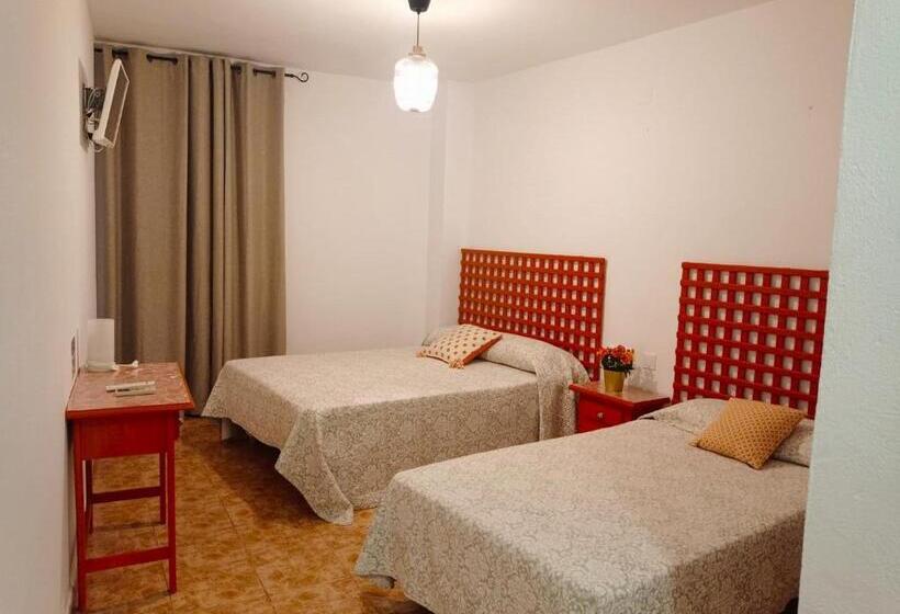 Номер Стандарт Трехместный, Hostal Buena Vista
